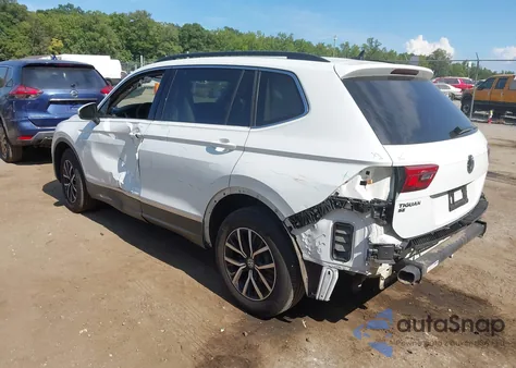 2021 Volkswagen Tiguan 2.0T Se/2.0T Se R-Line Black/2.0T Sel z USA, uszkodzony, nr VIN 3VV2B7AX0MM028554